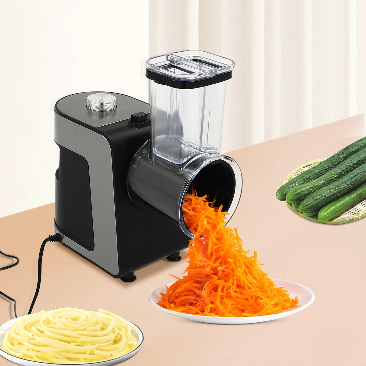 Trancheuse à légumes électrique SK-1180  avec son fil électrique  deux assiettes remplies de légumes râpés 