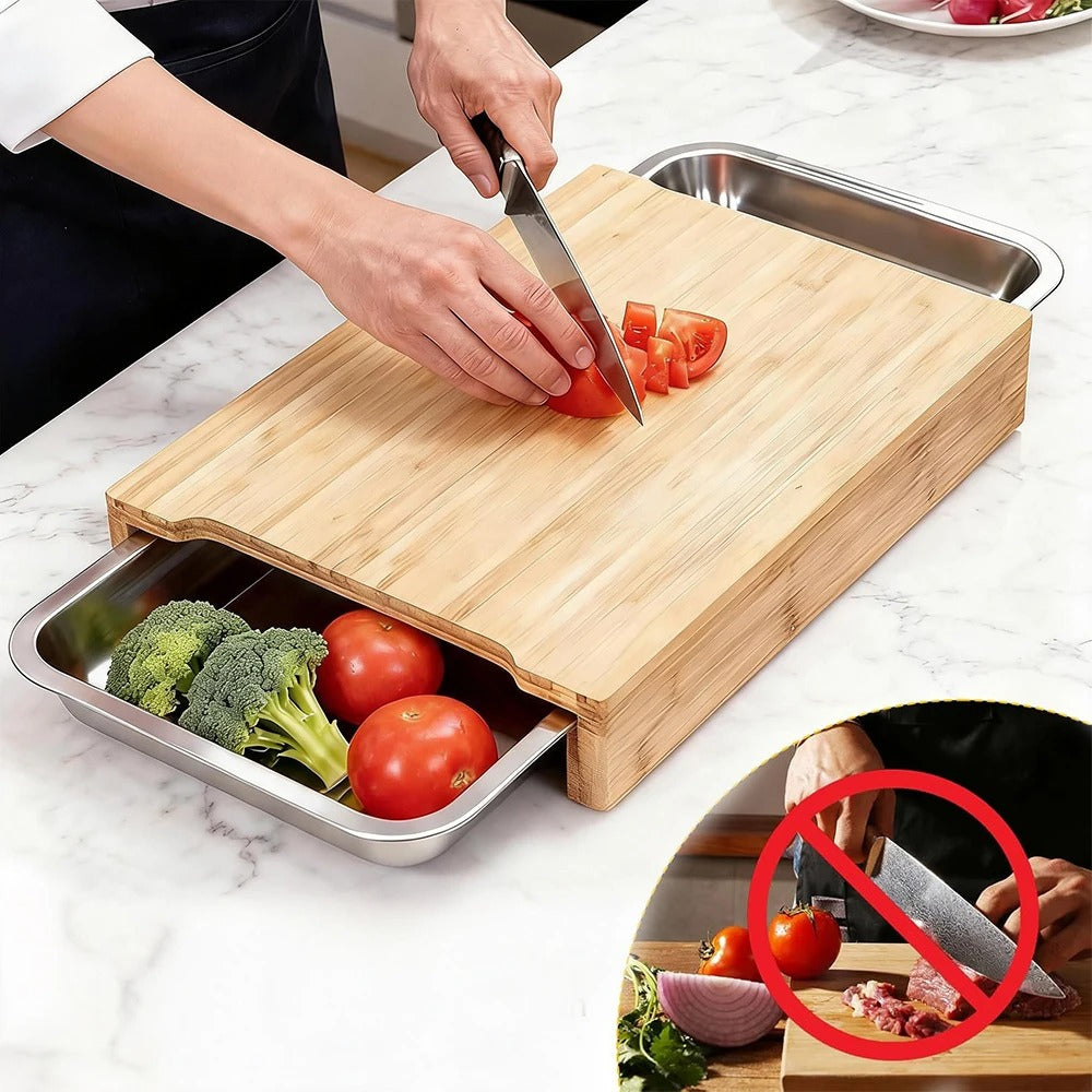 Planche à découper bambou avec tiroirs la planche sur toute sa surface nous pouvons voir les volumes , les tiroirs sont ouverts avec des légumes dedans 