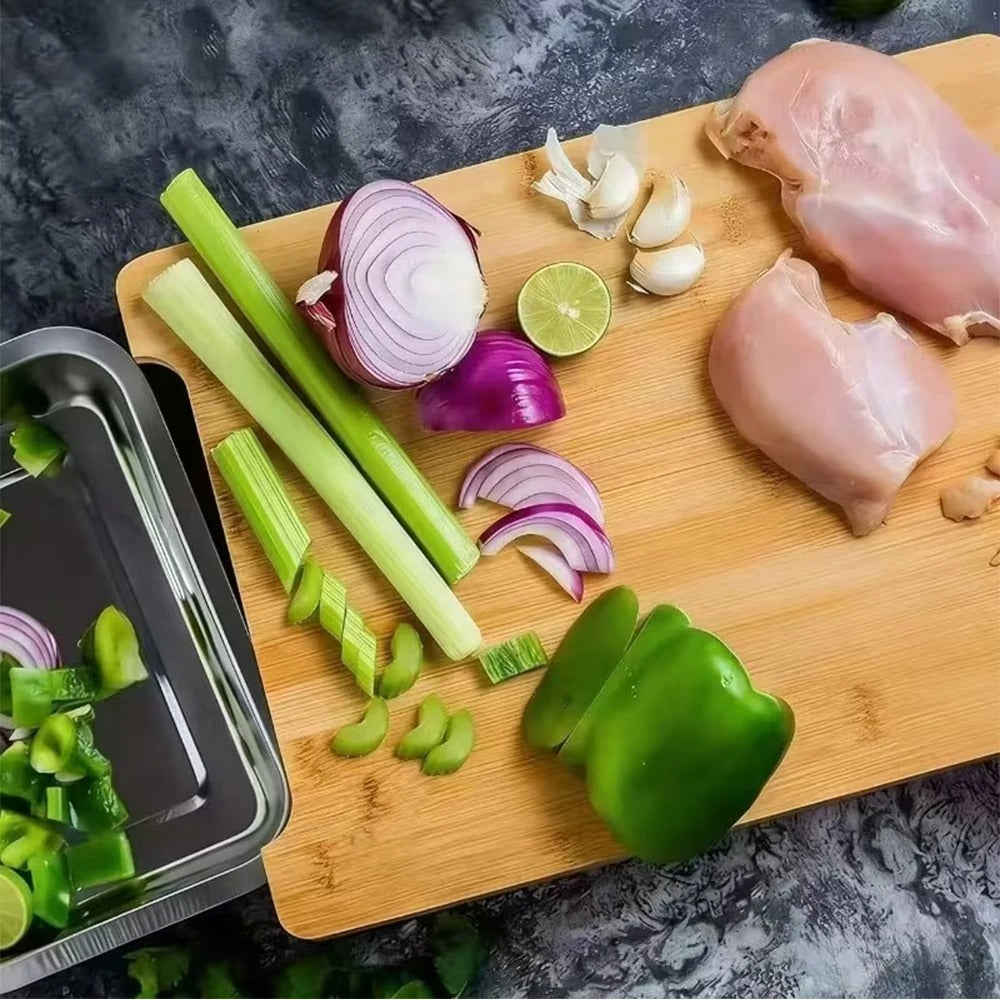 Planche à découper bambou avec tiroirs la surface de la  planche remplie  de légumes  avec un tiroir a coté 