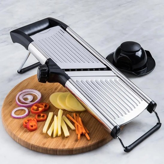 Mandoline japonaise avec legumes découpés en plusieurs épaisseurs