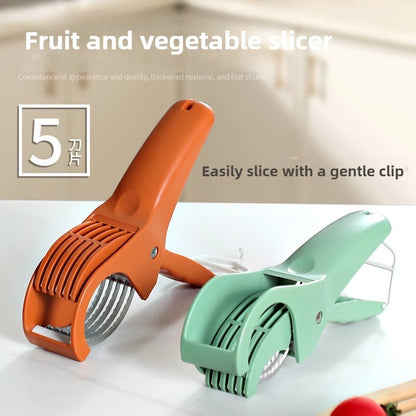 trancheuse et légumes et fruits présentée pour ses lames tranchantes 